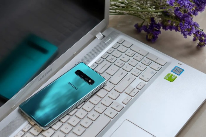 Perbedaan Gadget Flagship vs Mid-Range di Era Sekarang